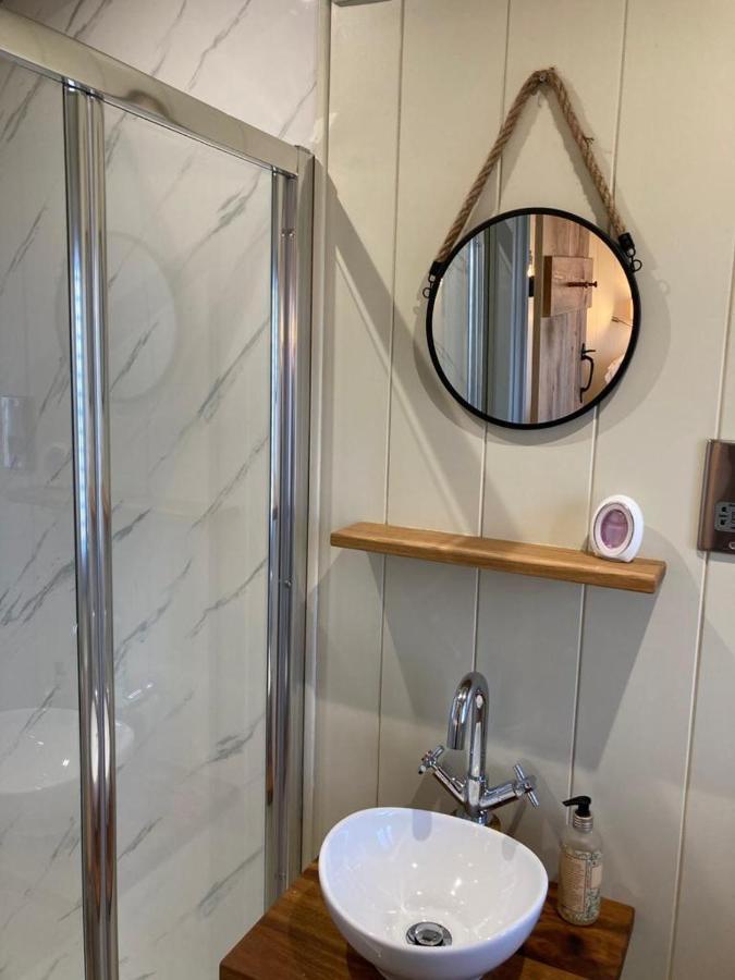Cotswold Shepherd Hut Hot Tub Sauna Dog Friendly Charlton (Worcestershire)