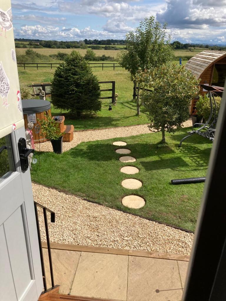 Cotswold Shepherd Hut Hot Tub Sauna Dog Friendly Campsite