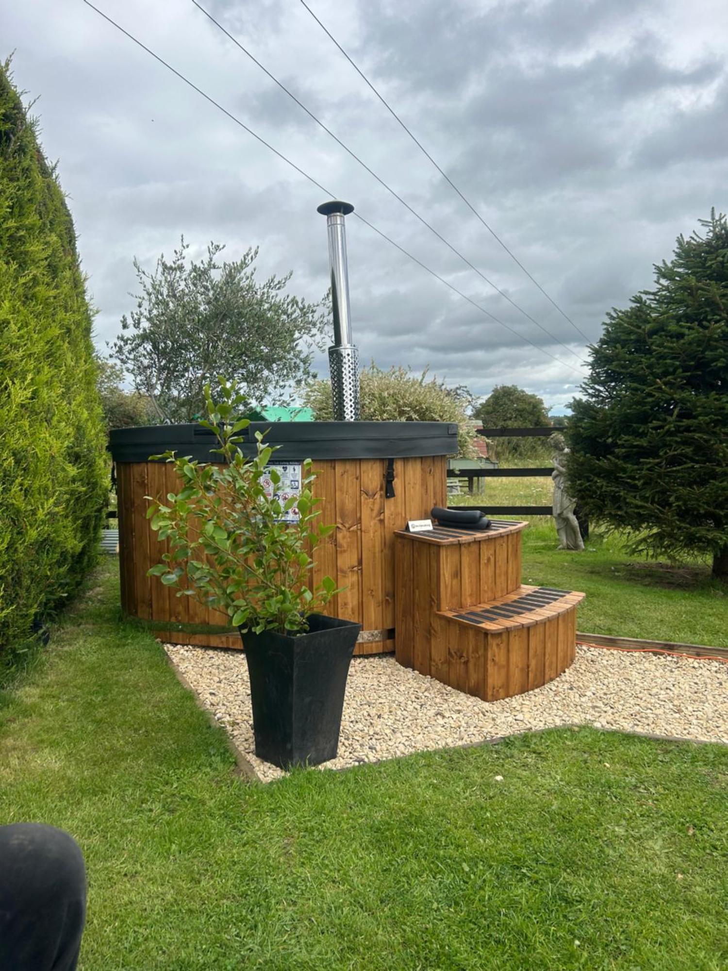 Cotswold Shepherd Hut Hot Tub Sauna Dog Friendly *
