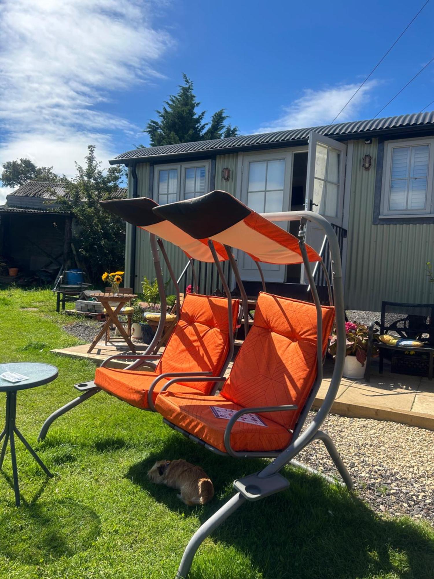 Campsite Cotswold Shepherd Hut Hot Tub Sauna Dog Friendly *