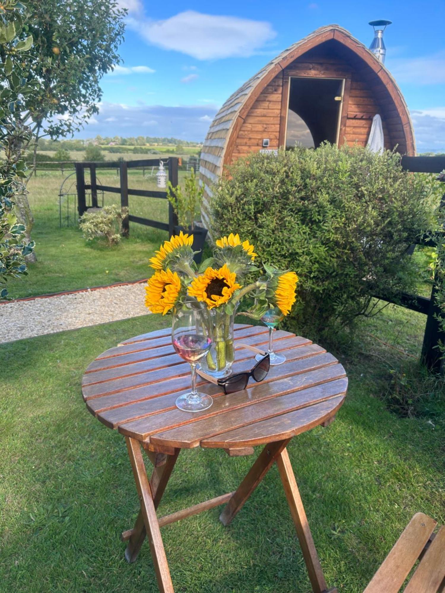 Campsite Cotswold Shepherd Hut Hot Tub Sauna Dog Friendly Charlton (Worcestershire)