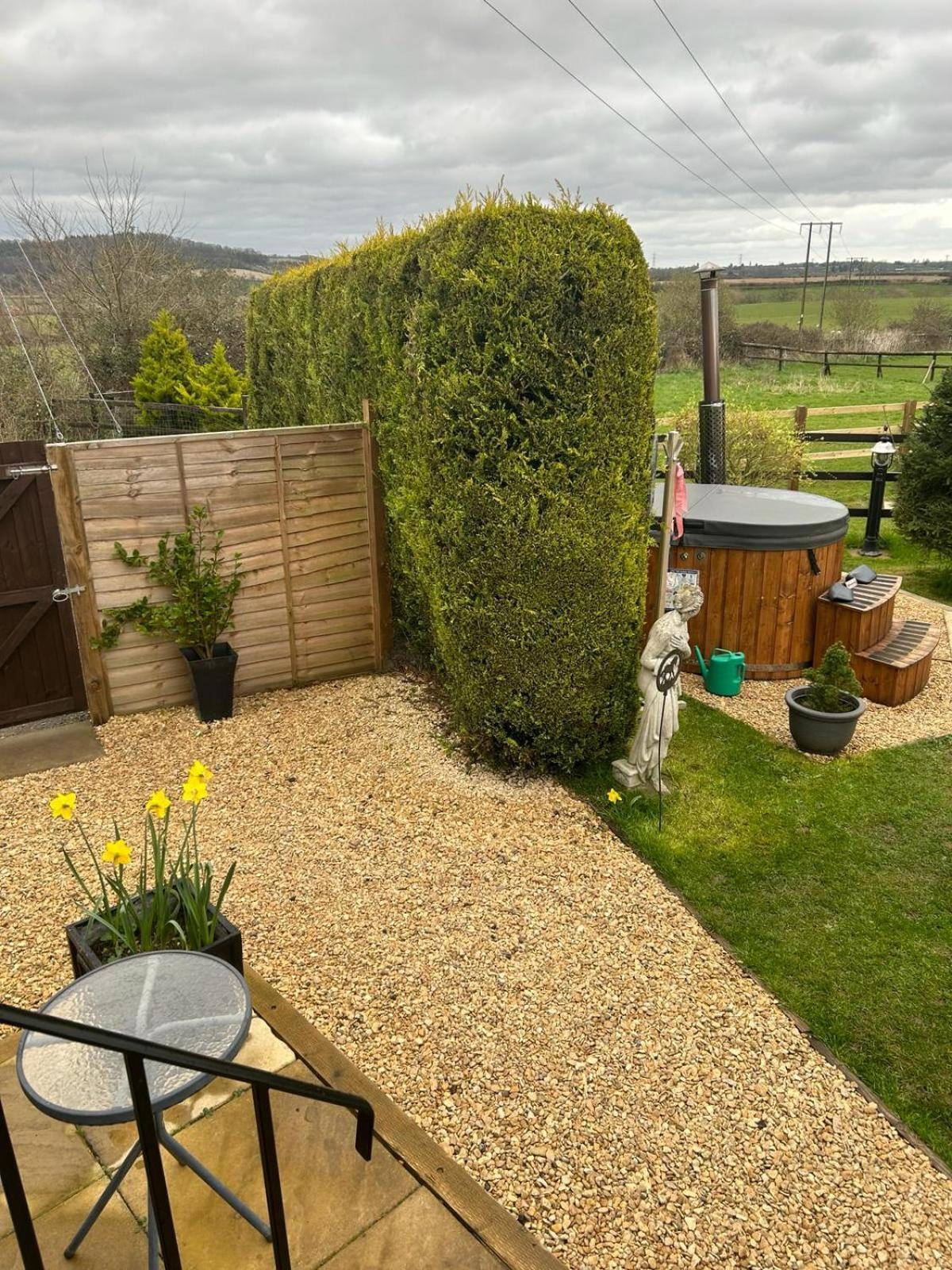Cotswold Shepherd Hut Hot Tub Sauna Dog Friendly Charlton (Worcestershire)