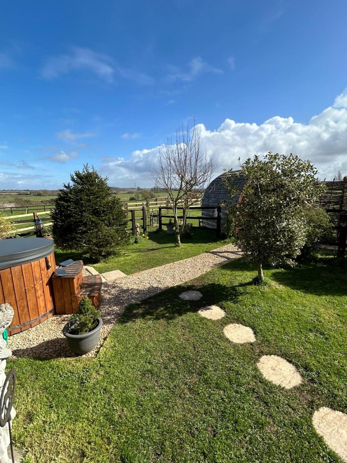Campsite Cotswold Shepherd Hut Hot Tub Sauna Dog Friendly Charlton (Worcestershire)