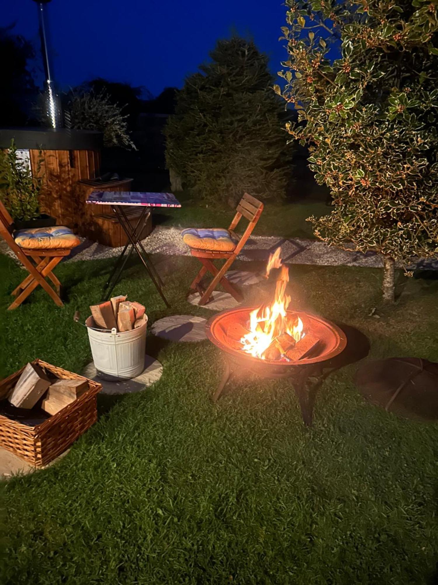 Campsite Cotswold Shepherd Hut Hot Tub Sauna Dog Friendly